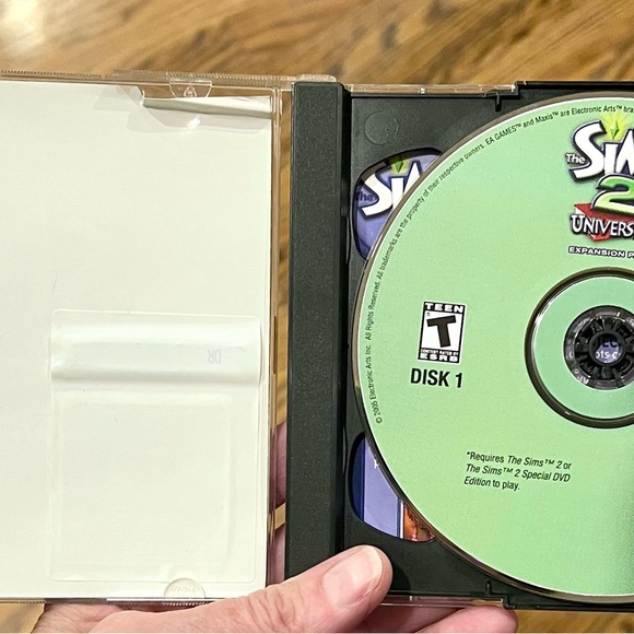 The Sims 2 University Expansion Pack - Green Cover - Picture 2 of 3